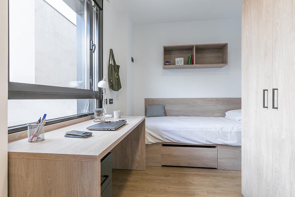 Sinesio Delgado - Double attic room, photo 3 of 12