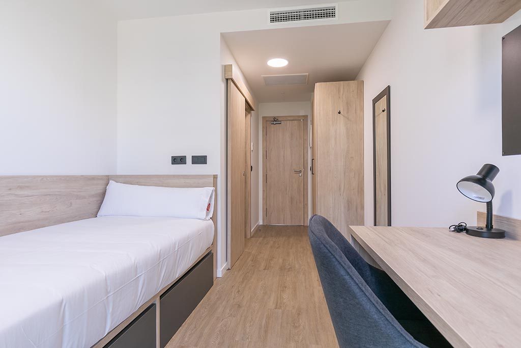 Alicante - Single room in shared apartment, photo 2 of 12
