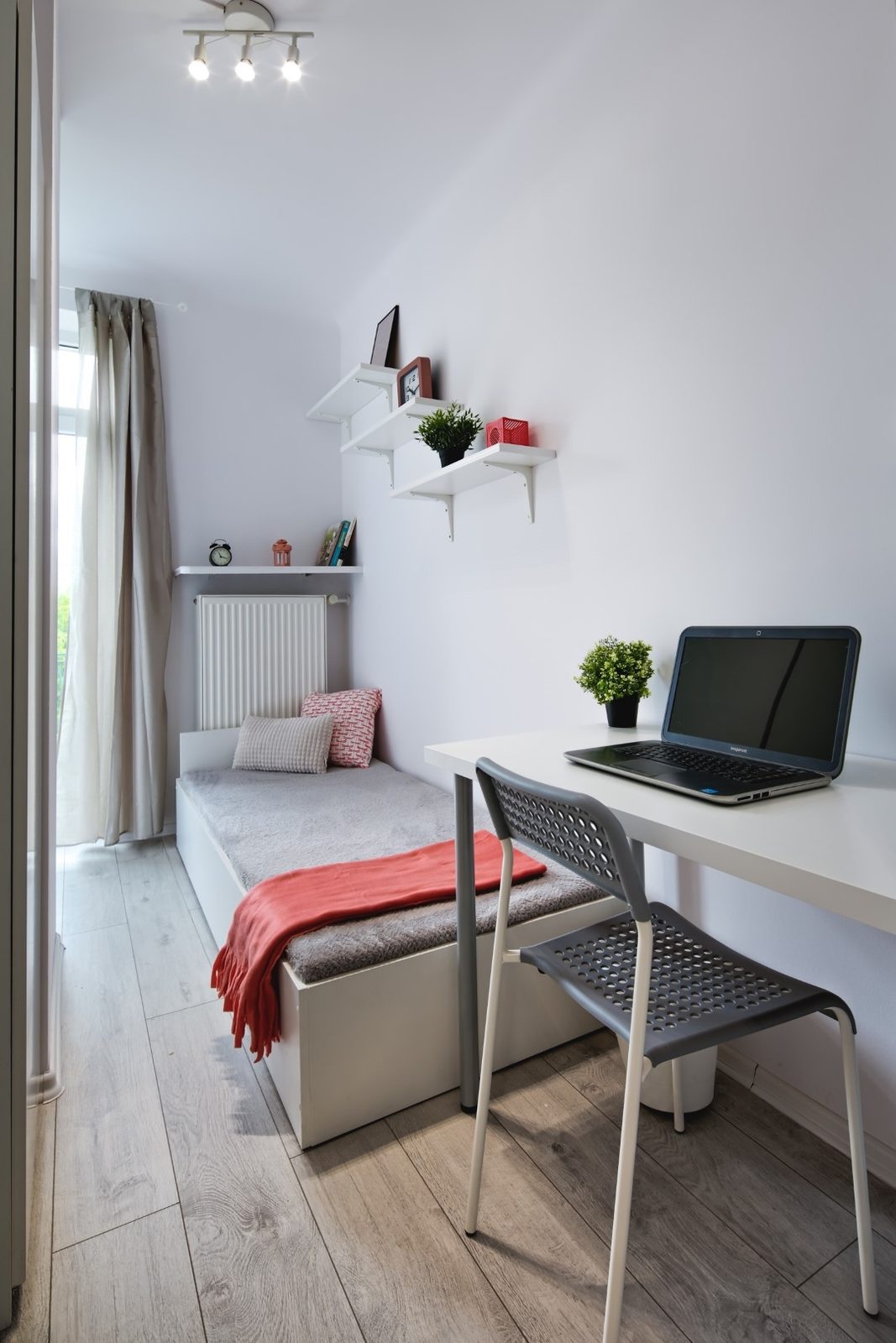 Single room #3 with balcony at Jarosława Dąbrowskiego 75 Street, photo 1 of 1