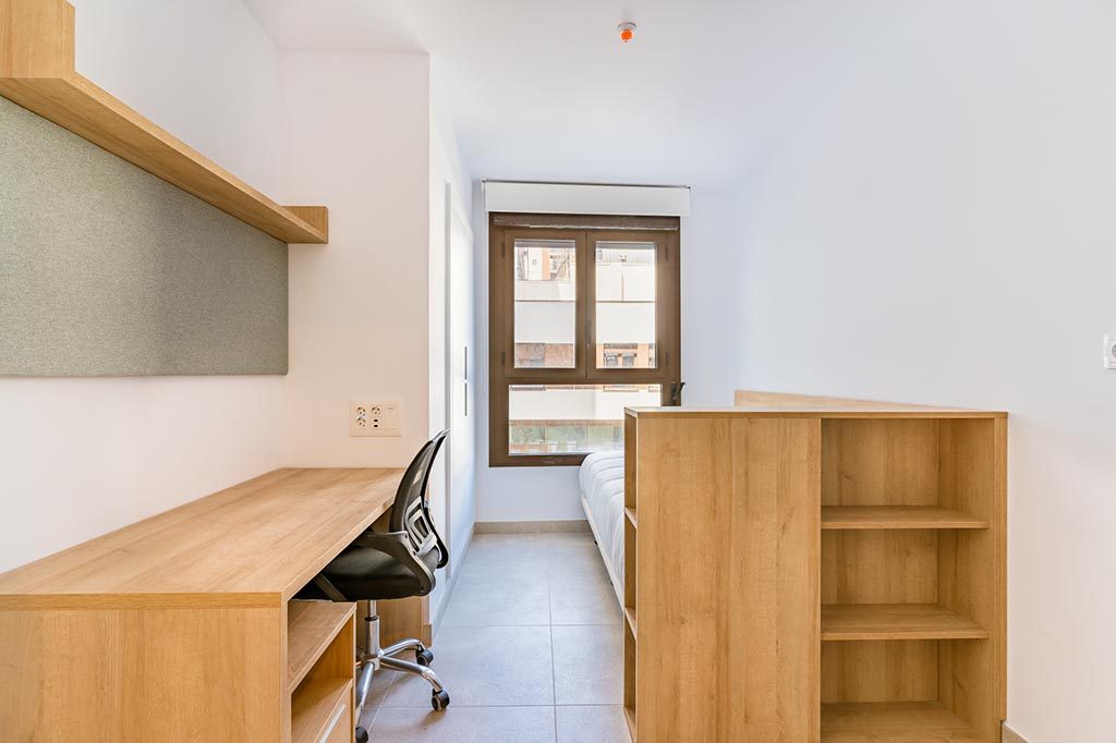 Avenida del Puerto - Single attic room with terrace, photo 2 of 12