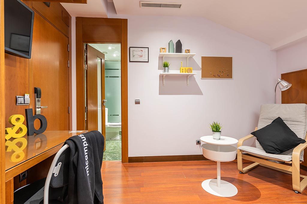 Aranjuez - Single room (Extra / larger), photo 2 of 12