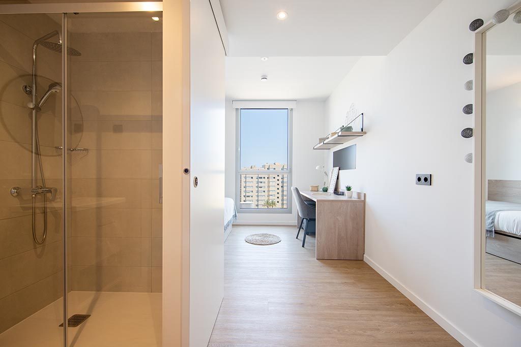 Barcelona - Single room in 4-bedroom apartment, photo 2 of 12
