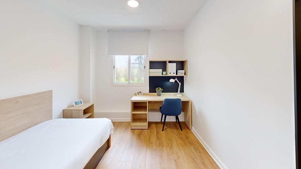 Sevilla UPO - Single room (Extra / larger), photo 2 of 12