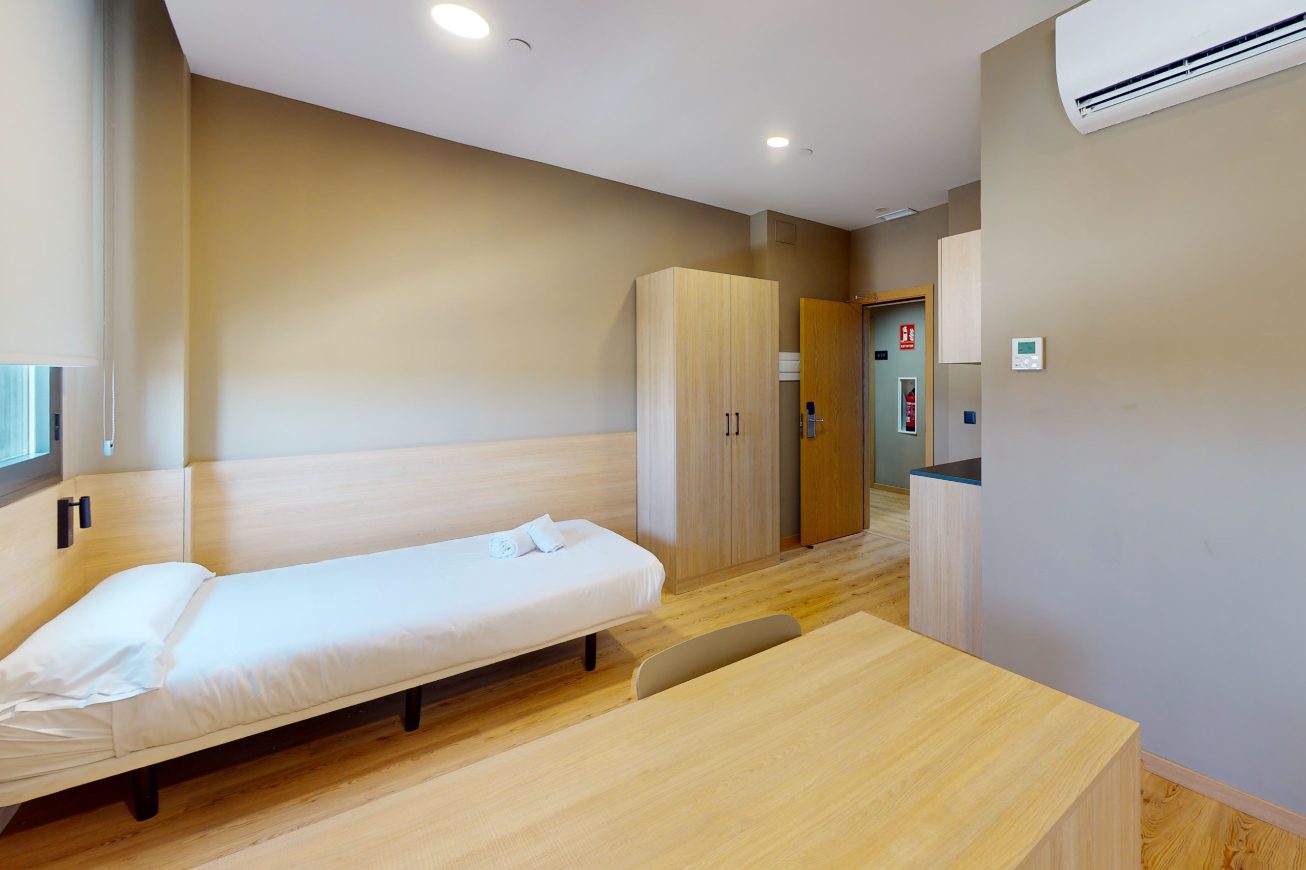 Entrenúcleos - Double room with terrace, photo 3 of 12